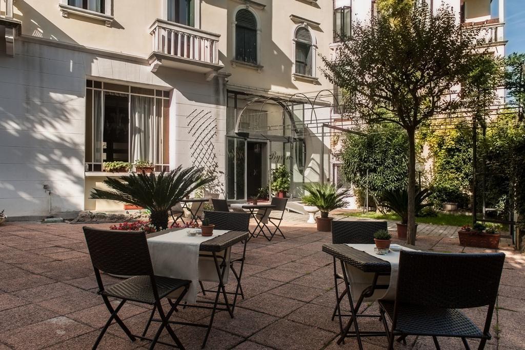 Hotel Byron Venedig-Lido Exteriör bild